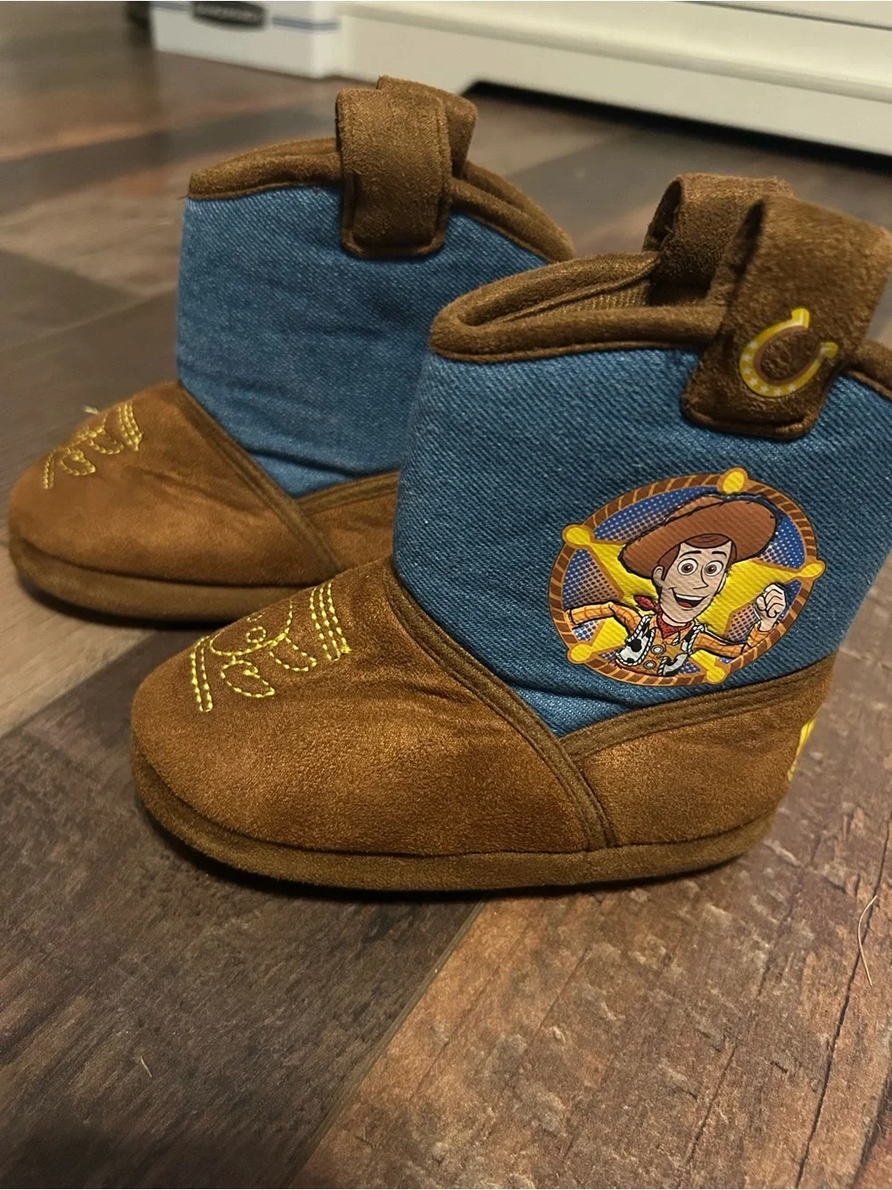 Woody houseshoes size 7/8.